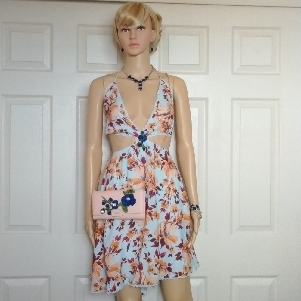 Alexia Admor Ali Halter dress and convertible Ecosusi wallet